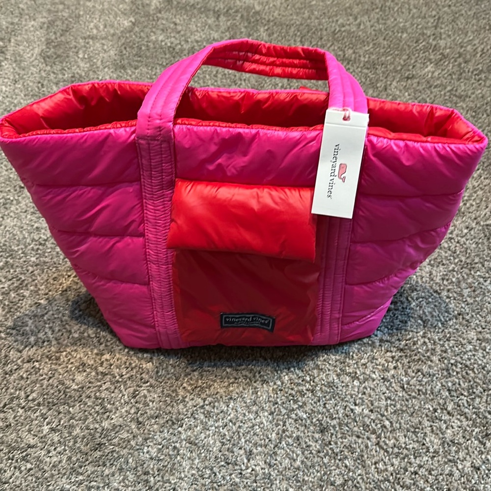 NWT‼️ Vineyard Vines Reversible Quilted Puffer Tote Bag